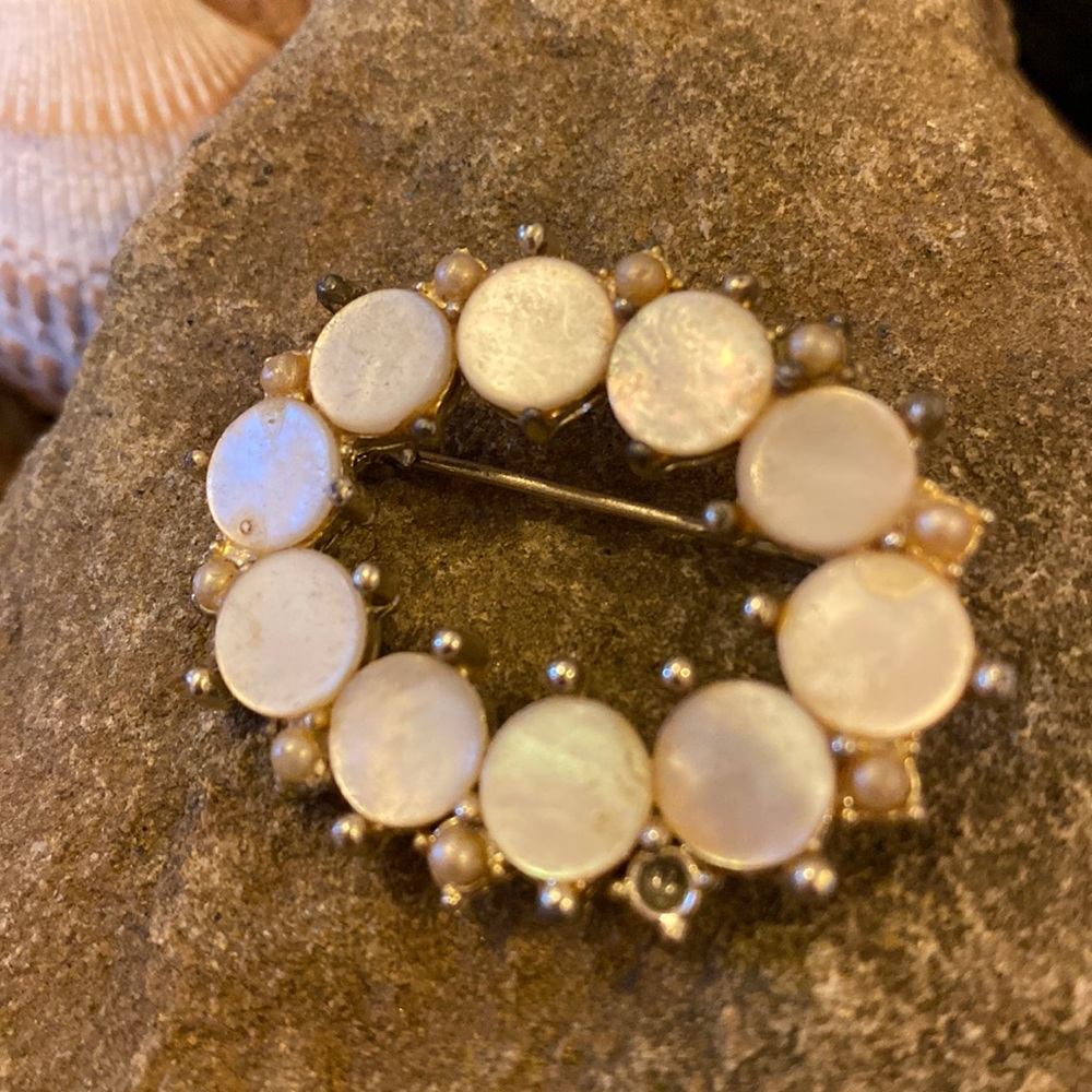 ❤️Gorgeous vintage opal n gold tone brooch